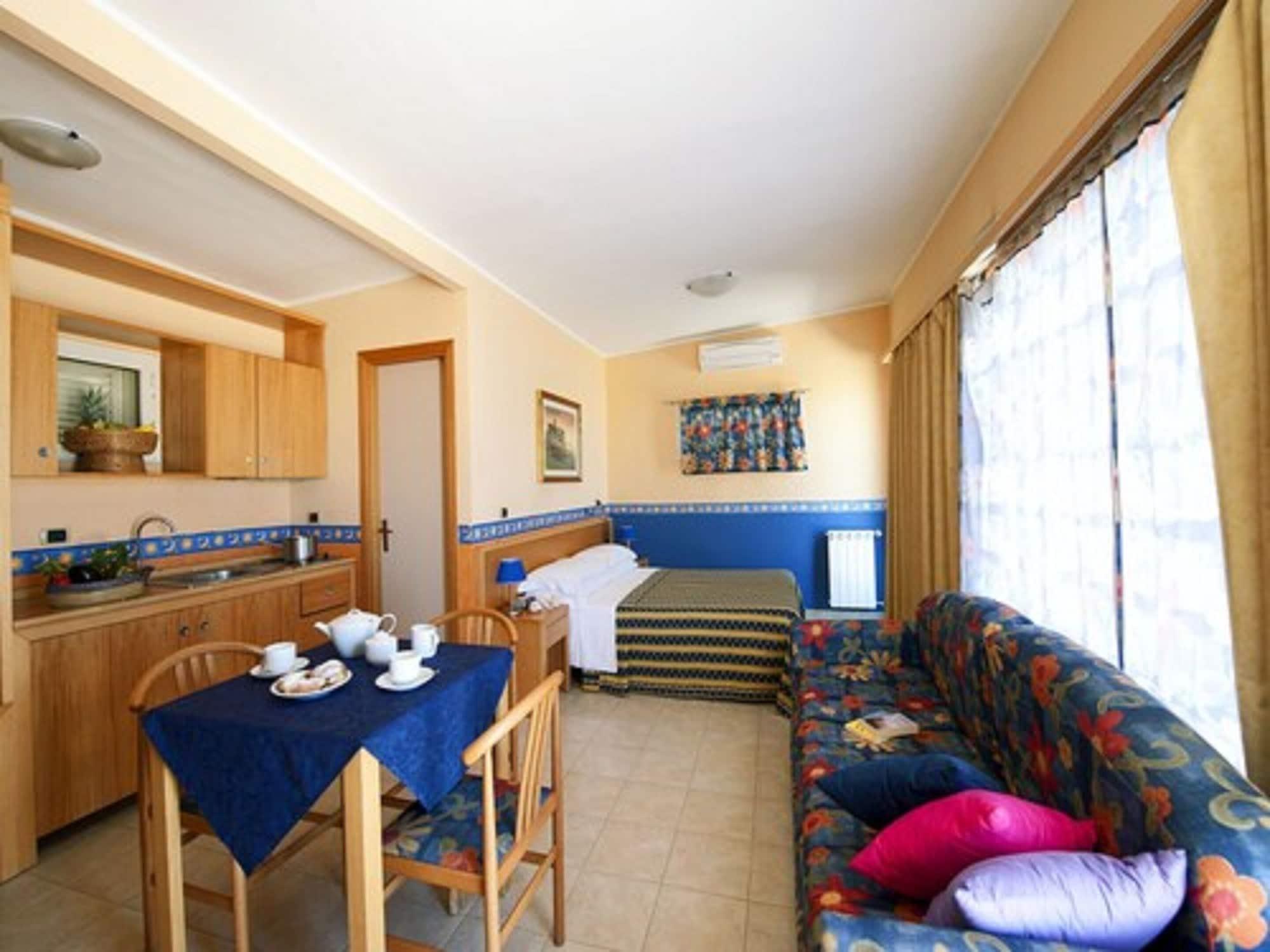 Villaggio Albergo Internazionale La Plaja CTA Habitación foto